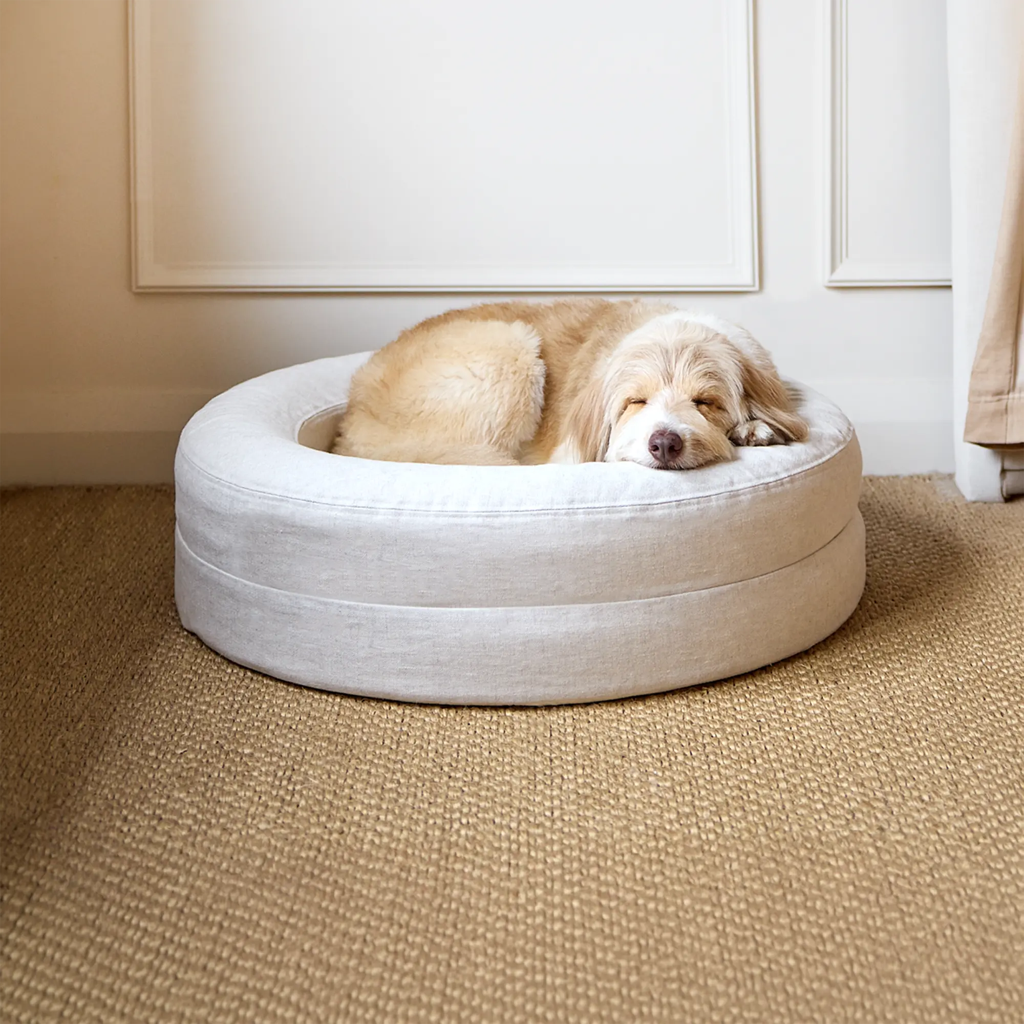 Medium BarneyCurl Bed with Linen Cover in Oat